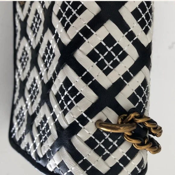 đź’•SALEđź’•Tory Burch Robinson woven satchel - Picture 9 of 9